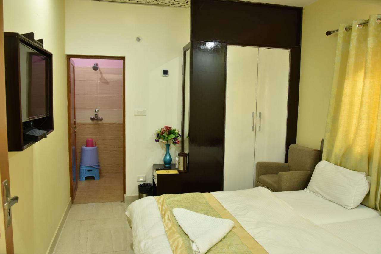 Hotel Sarweshwary Varanasi Exterior photo