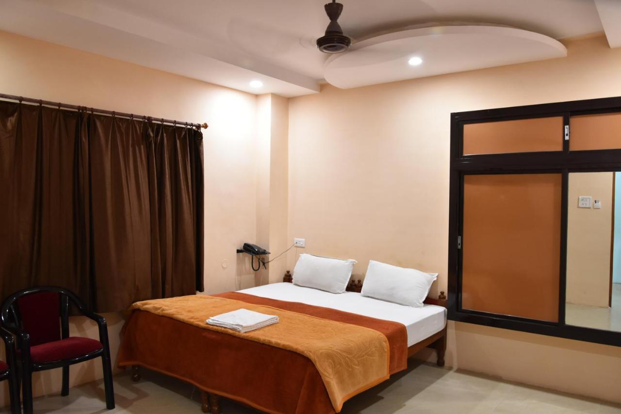 Hotel Sarweshwary Varanasi Exterior photo